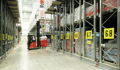 powered-mobile-pallet-racking_564-2