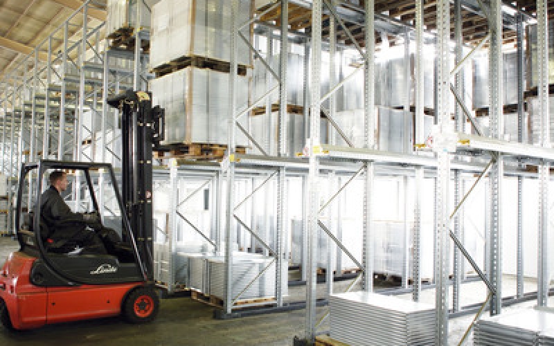 drive-in-pallet-racking-deepstor_177-2