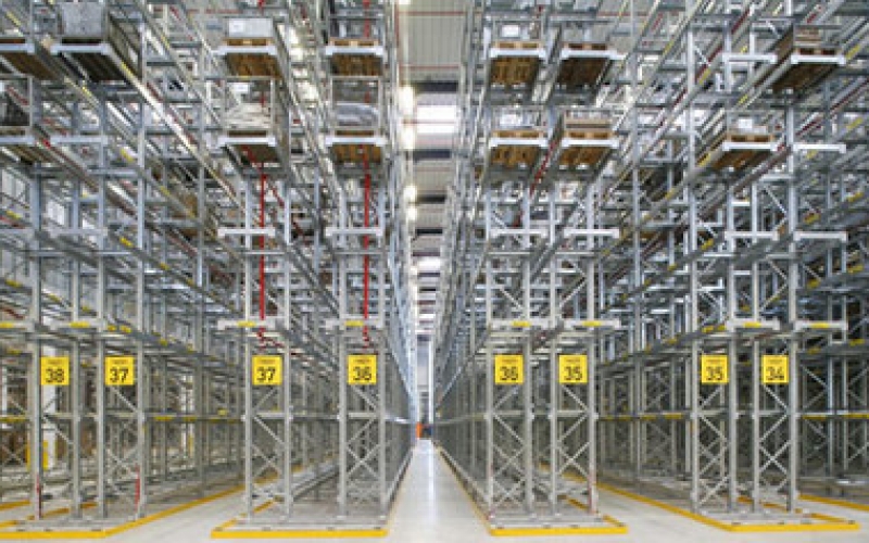 narrow-aisle-pallet-racking_162-3